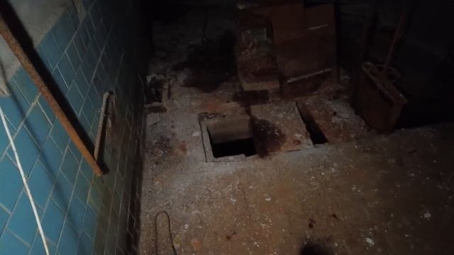 Этот гараж в Чернобыле не нашли мародеры. Нашел тайник в подвале. Зашли в гости к Креосану смотреть онлайн