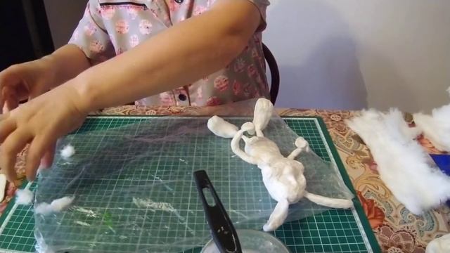 Ватная игрушка Зайка дачник. Мастер класс. Часть 3. смотреть онлайн