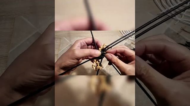 Паучок и паутинка из бумажной лозы