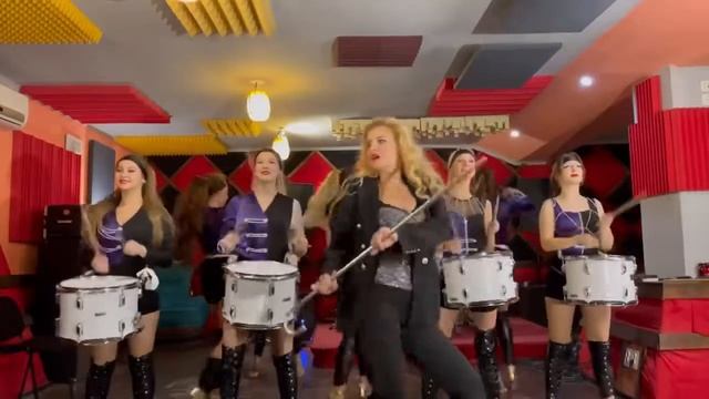 Шоу барабанщиц г.Севастополь и Ирина Князева « No roots» смотреть онлайн