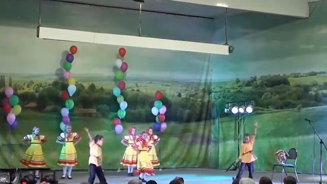 танцевальный коллектив "Задоринка" танец "Самовар" смотреть онлайн