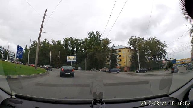 Дама за рулем с телефоном смотреть онлайн