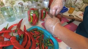 Перец острый маринованный на зиму с мёдом холодным способом за 5 минут.