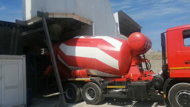 Загрузка автобетоносмесителя смотреть онлайн