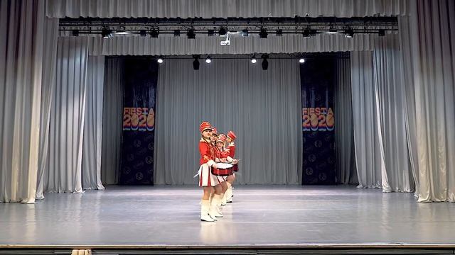Дефиле барабанщиц Ансамбль барабанщиц Ритм смотреть онлайн