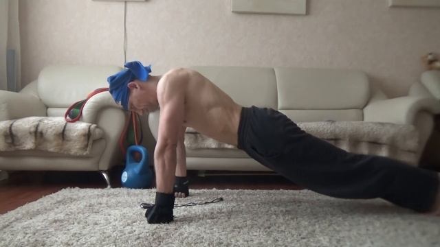 Стойка на кулаках 40 мин СТК (Планка) в 42 года смотреть онлайн