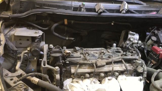 Cambio de Bujias Nissan Tiida 1.8 lts 2015 смотреть онлайн