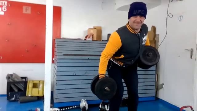 Крепкая спина Как накачать спину с гирями и гантелями дома! смотреть онлайн