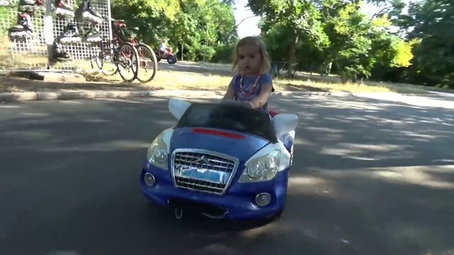 ВЛОГ Катаемся на велосипедах и машинках в парке Одесса VLOG ride toy car and bicyles смотреть онлайн