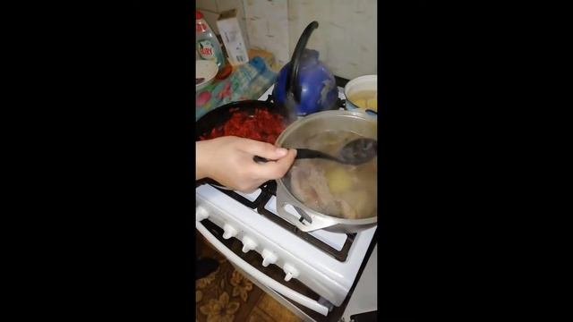 Борщ с курицей и фасолью смотреть онлайн