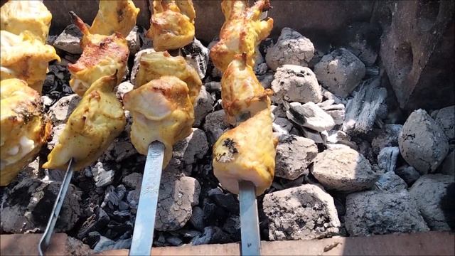 Готовим Шашлык на природе смотреть онлайн