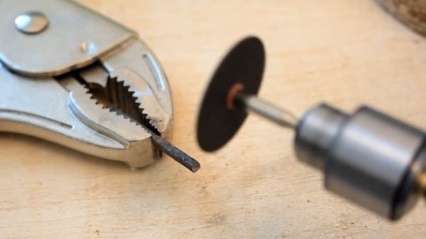 DIY: Powerfull Mini Dremel Drill with Router Base