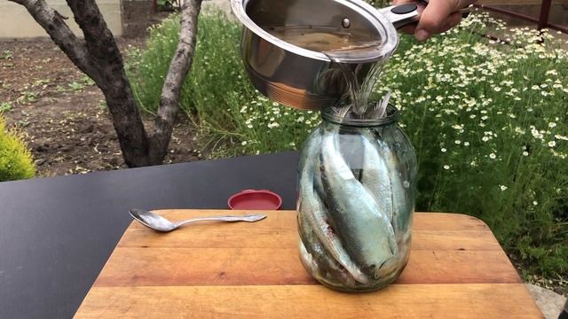 КАК ПРИГОТОВИТЬ СЕЛЬДЬ В БАНКЕ (пряного посола) смотреть онлайн