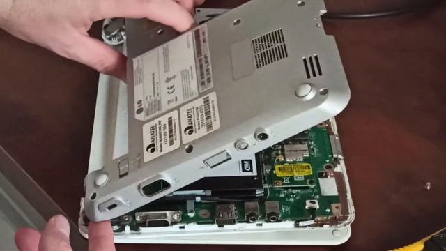 Trocar HD Por Um SSD No Netbook LG - X140