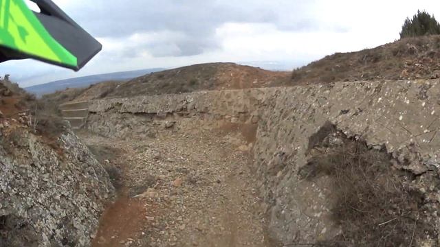 Эндуро в Крыму,НЕУДАЧНОЕ ПАДЕНИЕ С ОБРЫВА смотреть онлайн