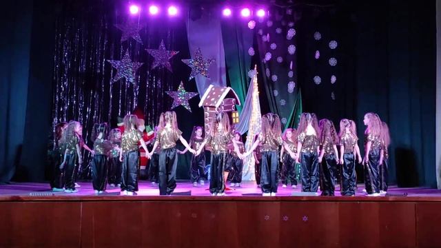 Дом на курьих ножках. Ассорти Данс. 25.12.2021 смотреть онлайн