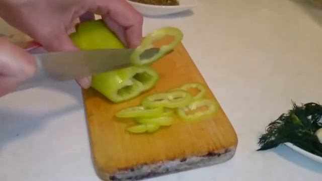 Салат с жареными кальмарами. смотреть онлайн