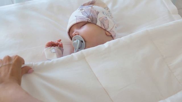 Комплект одеяло-конверт и наволочка | HAPPY BABY смотреть онлайн