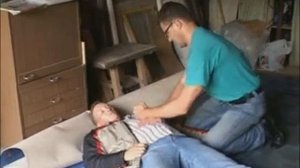 Помощь при поражение электрическим током.