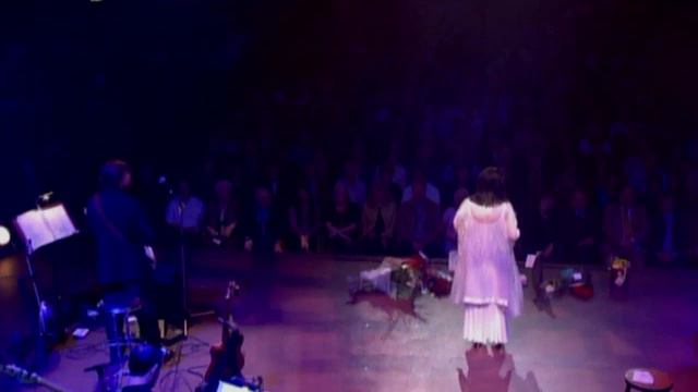 Nana Mouskouri live at the Royal Albert hall Bridge over troubled water смотреть онлайн