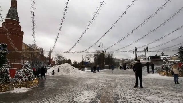 Красная и Манежная площадь в новый год. Дворы и улочки Москвы в центре. Прогулка по окрестностям