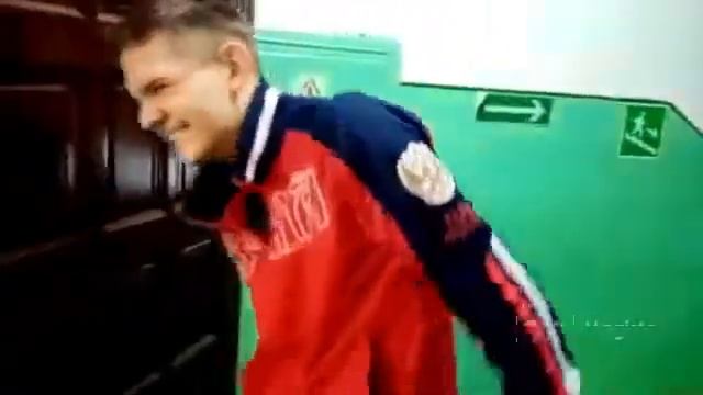 Падение Сибирского Атлета с лестницы #СибирскийАтлет #АлексейLive смотреть онлайн