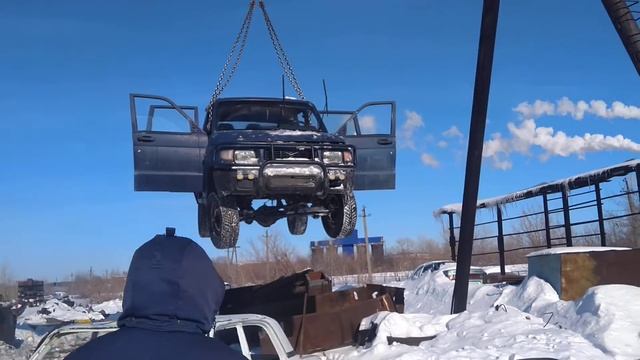 Редкий УАЗ симбир пошел под пресс. смотреть онлайн