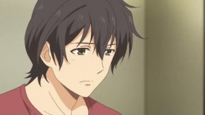 Целует спящую сестру