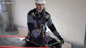 Занятие №56  Вывешивание через острый край скатной крыши с протектором.