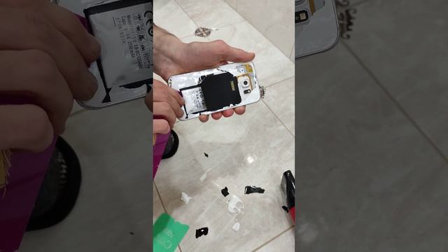 Galaxy S6, мой любимый телефон сломался раз и навсегда, вздулась китайская батарея смотреть онлайн