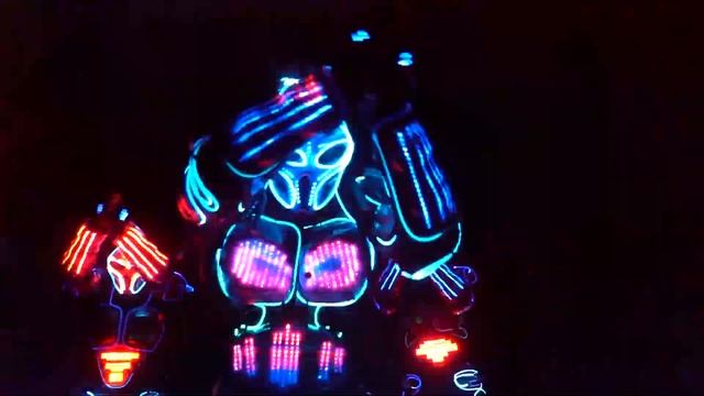 Bollywood style by Shine's Creed | Neon Pixel LED show | India | Swag Se Swagat смотреть онлайн