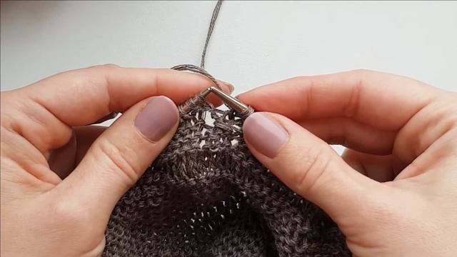 Перекрещивание петель без дополнительной спицы смотреть онлайн