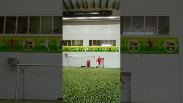 удары по воротам и немного чеканка #рек #рекомендации #футбол смотреть онлайн