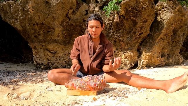 刺されたら即死！？巨大猛毒魚を手づかみで獲って食べてみた「オニダルマオコゼ」｜A tarzan of Okinawa catch the stonefish with bare hands смотреть онлайн