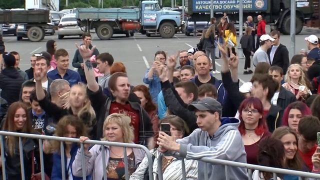 День молодежи в Златоусте отпраздновали под звуки гитары и громкие барабаны смотреть онлайн