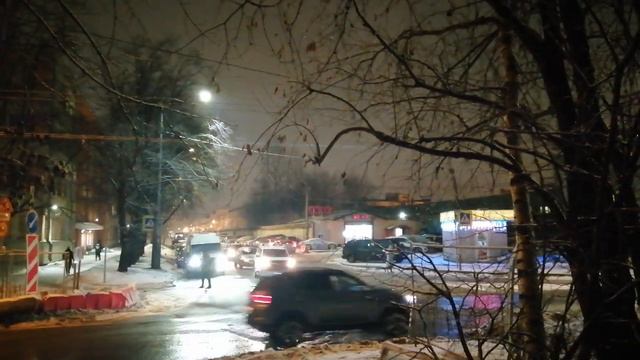 2023.12.21. Погода Петербург. 08:00. - 1°. Идёт снег с дождём. День горячего шоколада. смотреть онлайн