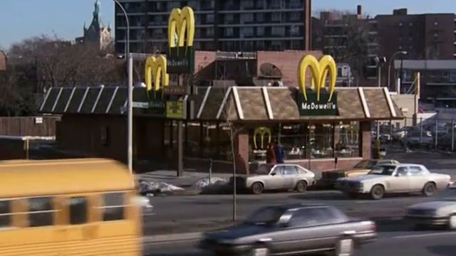 Санёк подъезжает к дому Юльки на своей красной Lacetti))).avi смотреть онлайн