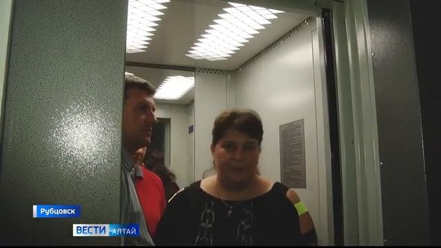 В многоквартирных домах Рубцовска меняют пассажирские лифты смотреть онлайн