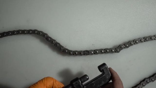 Replacing the chain on a Honda CT125 смотреть онлайн