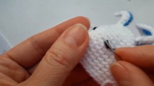 Вышиваем глазки и мордочку зайке