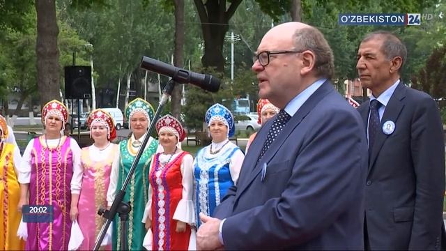 Возложение цветов к памятнику Пушкина в честь 220-й годовщины поэта смотреть онлайн