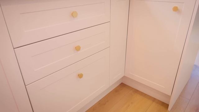 Flight Attendant's Stunning, Totally Custom Tiny Home! смотреть онлайн