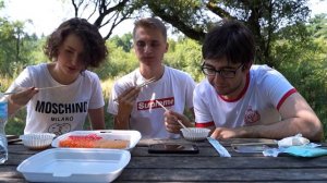 ПЕРВЫЙ РАЗ пробуем РОЛЛЫ