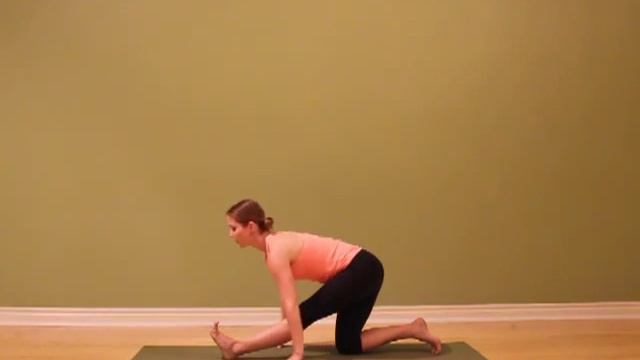 Groovy Hips Yoga Flow смотреть онлайн