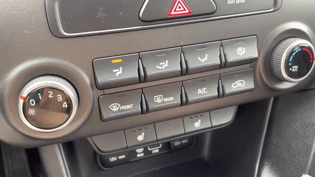2017 Kia Sportage LX - Backup Camera / Remote Start / Heated Front Seats + More! Stock# 028506A смотреть онлайн