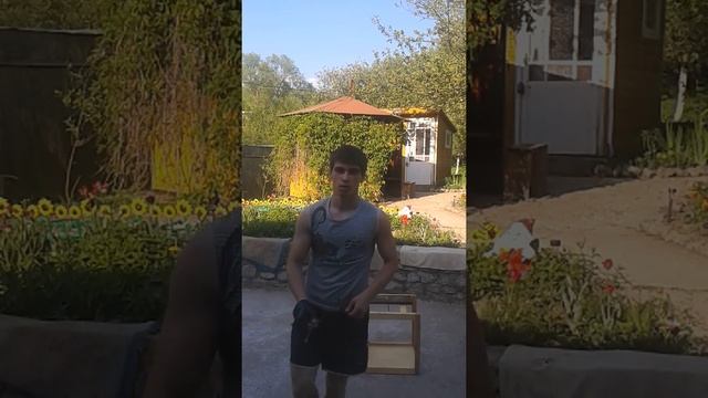 Забивание Гвоздей Рукой В Доску. смотреть онлайн