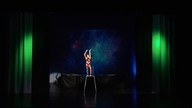 Эквилибр на ручниках «Феникс» - Образцовый цирковой коллектив «Трюкач» смотреть онлайн