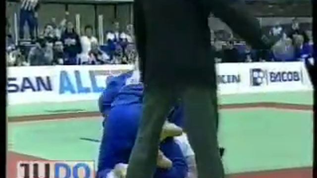 JUDO 1999 European Championships: Vincenzo Carabetta (FRA) - Mark Huizinga (NED) смотреть онлайн