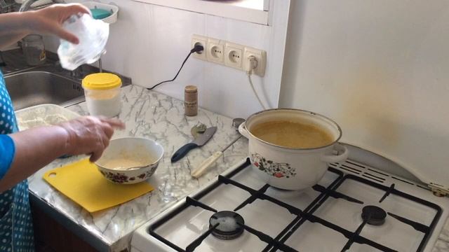 СУП С ДОМАШНЕЙ ЛЕНИВОЙ ЛАПШОЙ ЗА 5 МИНУТ. смотреть онлайн