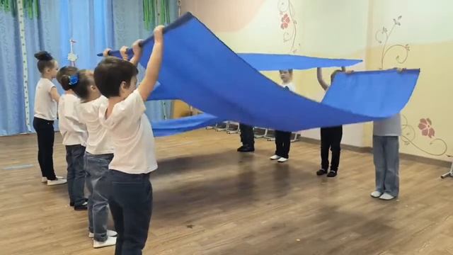 Танец в детском саду №25 г. Гродно "Васiльковае неба" смотреть онлайн